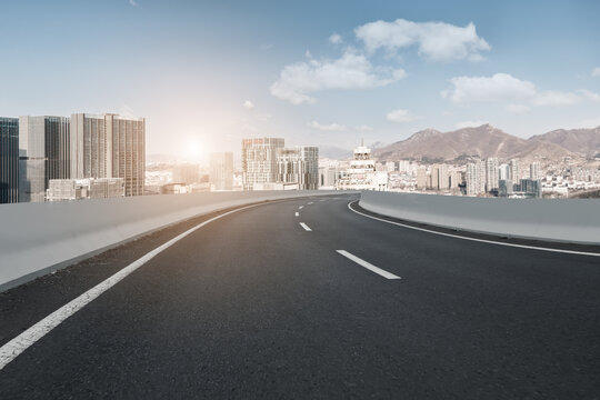 城市高架桥公路弯道