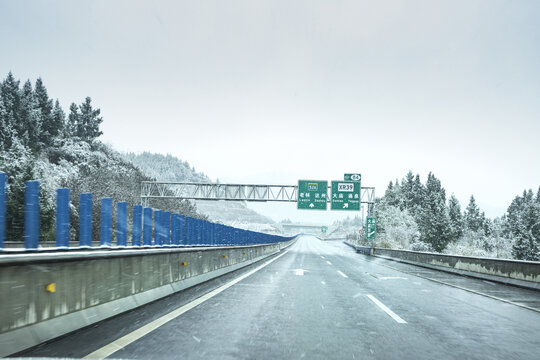 风雪高速公路