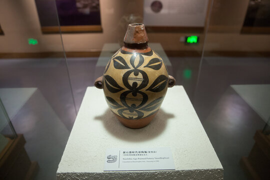 新石器时代彩陶瓶