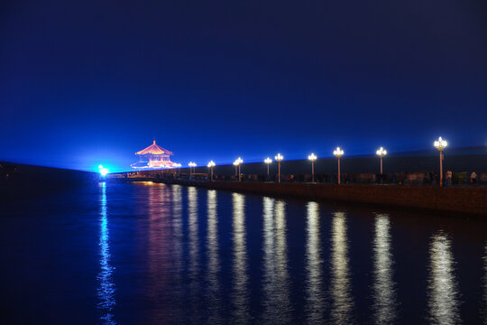 青岛栈桥夜景