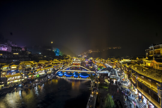 凤凰古城的夜景