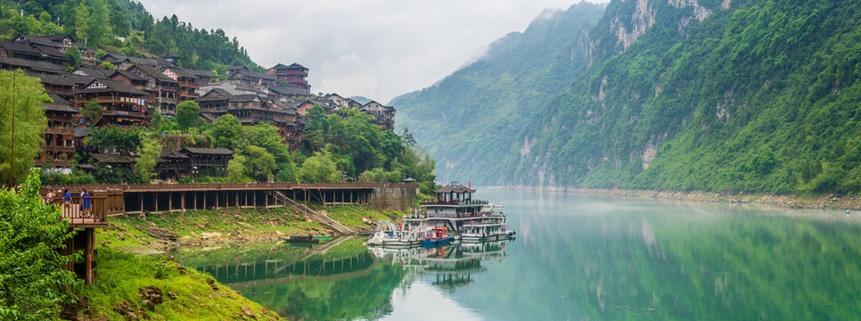 中国重庆酉阳龚滩古镇全景