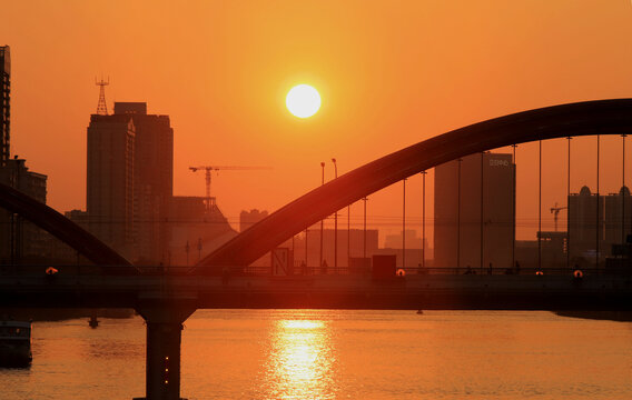 城市夕阳