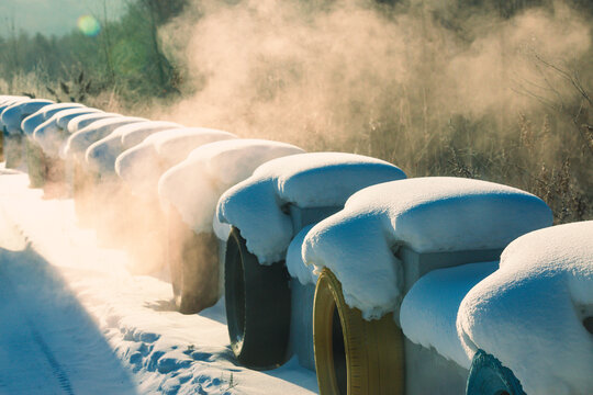 冬天积雪公路护桩