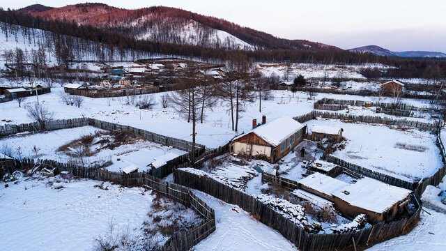 山区冬季人家