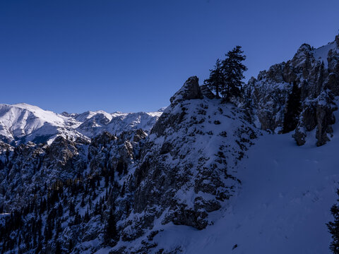 天山雪景