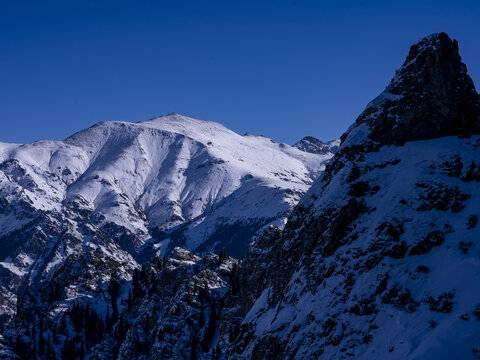 天山雪景