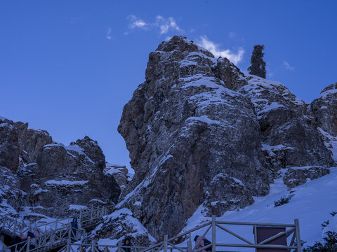 天山雪景