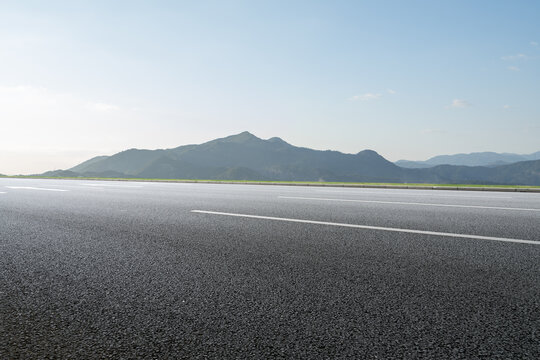 户外森林盘山公路