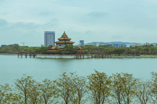 顺德顺峰山公园湖畔风光