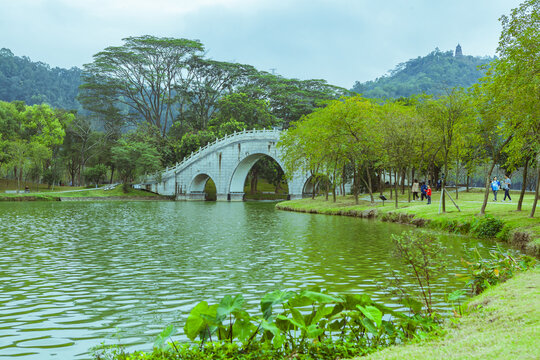 顺德顺峰山公园石拱桥