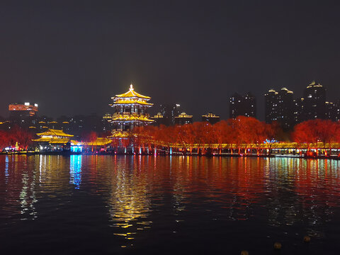 仕女馆夜景