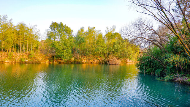 平静的湖面