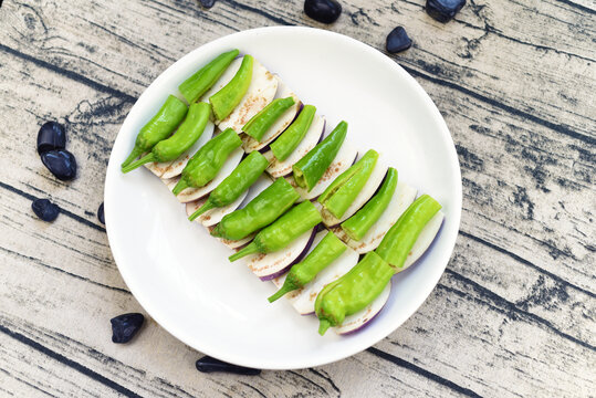 辣椒蒸茄子食材