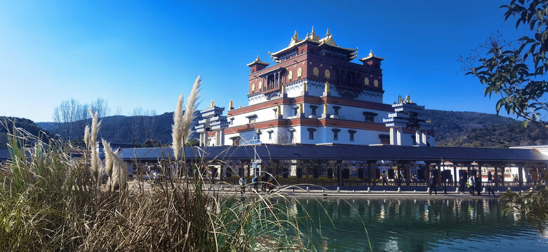 灵山胜境藏式建筑