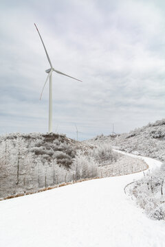 五峰独岭雪景