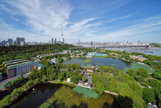 武汉汉阳莲花湖城市风光