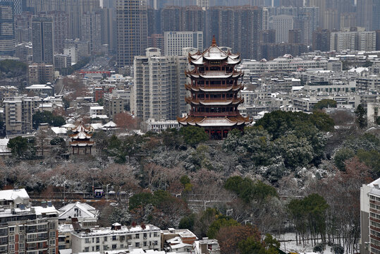 武汉黄鹤楼冰雪城市风光