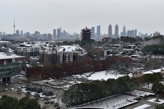 武汉黄鹤楼冰雪城市风光