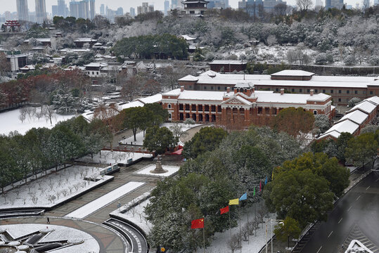 武汉鄂军都督府冰雪城市风光