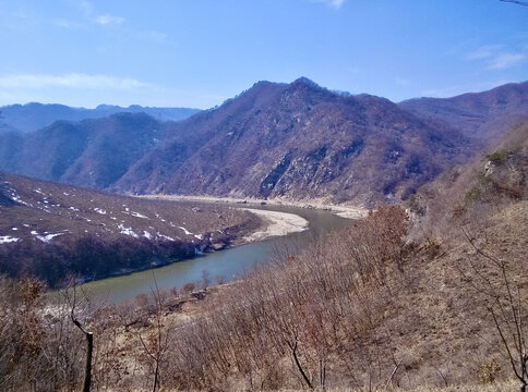 高山出平河