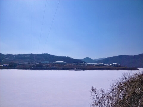 白雪远山