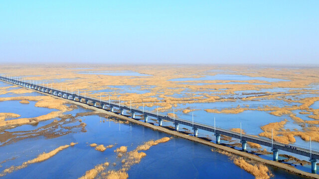 格库铁路台特玛湖特大桥