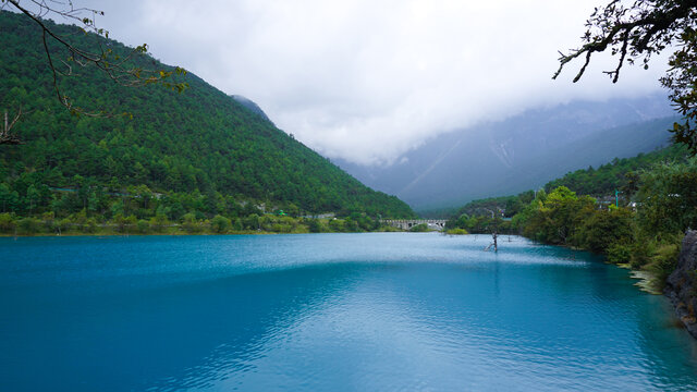 蓝月湖