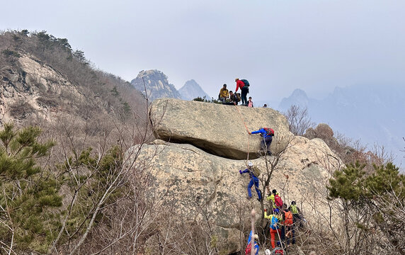 攀登三块石