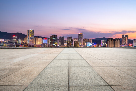 道路地面和城市夜景