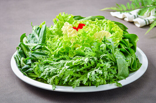 蔬菜拼盘组合茼蒿生菜菠菜白菜