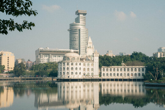 湖边建筑白宫