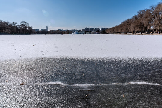 冬天雪后的中国沈阳北陵公园