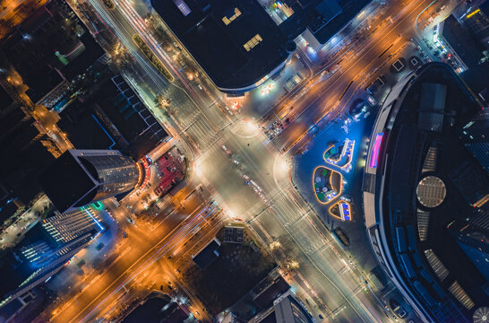 城市道路十字路口夜景航拍