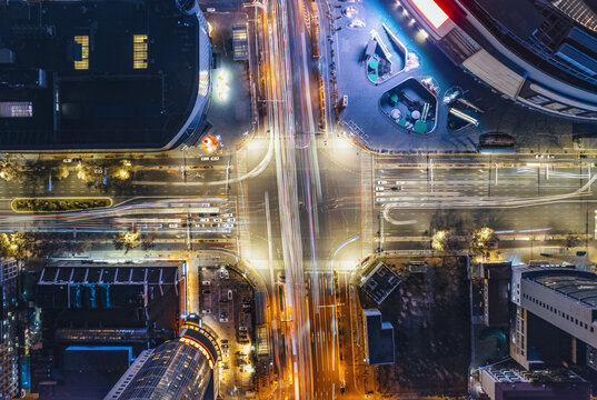 城市道路十字路口夜景航拍