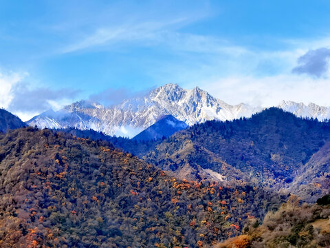 绚烂雪山