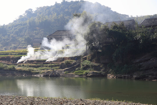 田野炊烟