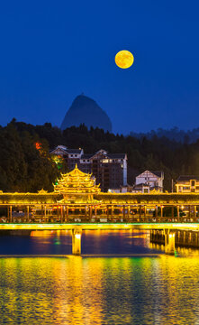 湖南通道侗族风雨桥和月亮夜景