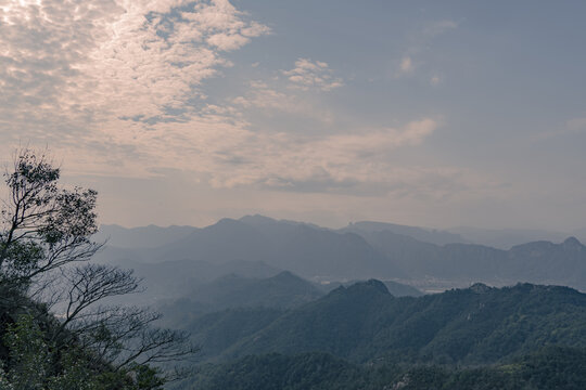 群山远眺