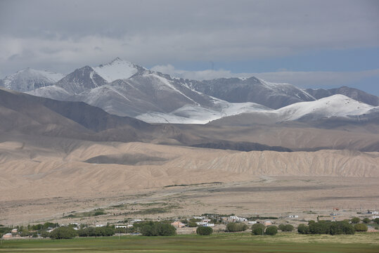 中国新疆冰川慕士塔格峰雪山