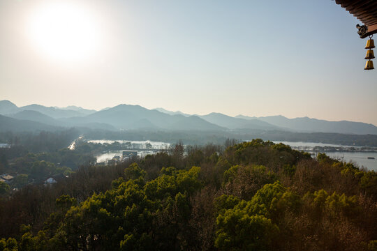 雷峰塔俯瞰杭州西湖景区