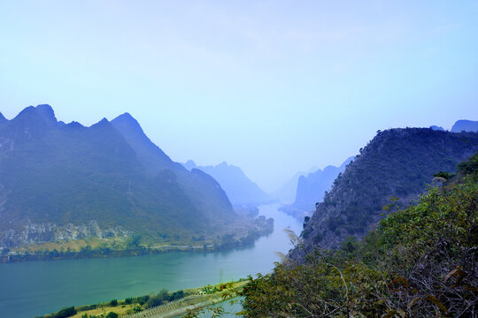 山峰河流山水风光