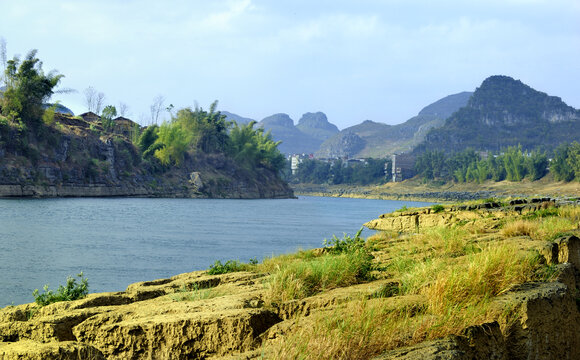 山峰河流