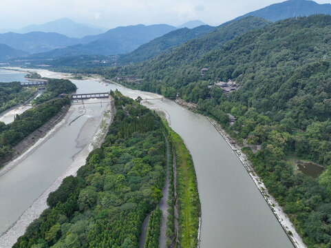 航拍都江堰水利工程全景风光