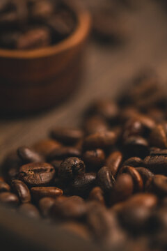 咖啡豆暗调风格图片