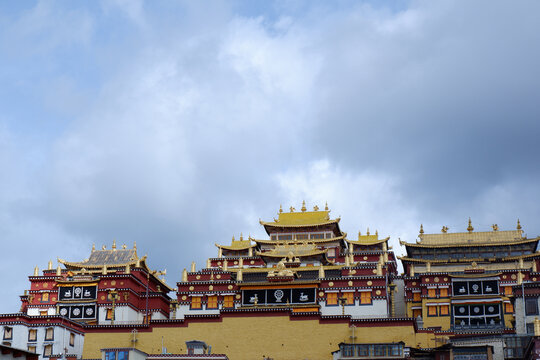 松赞林寺藏族风格佛教建筑