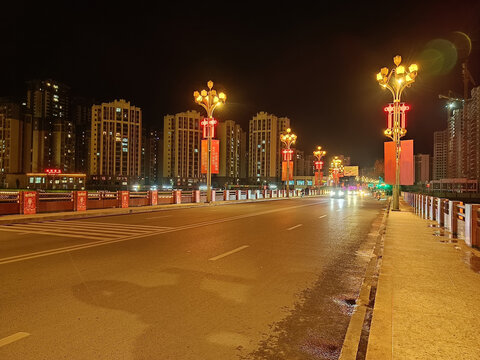 荥经大桥桥面路灯夜景