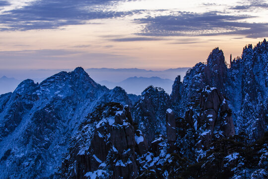 黄山日出雪景风光