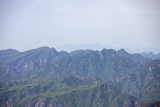 连绵山峦起伏