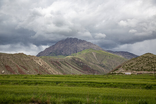 新疆阿克苏天山雪山草原